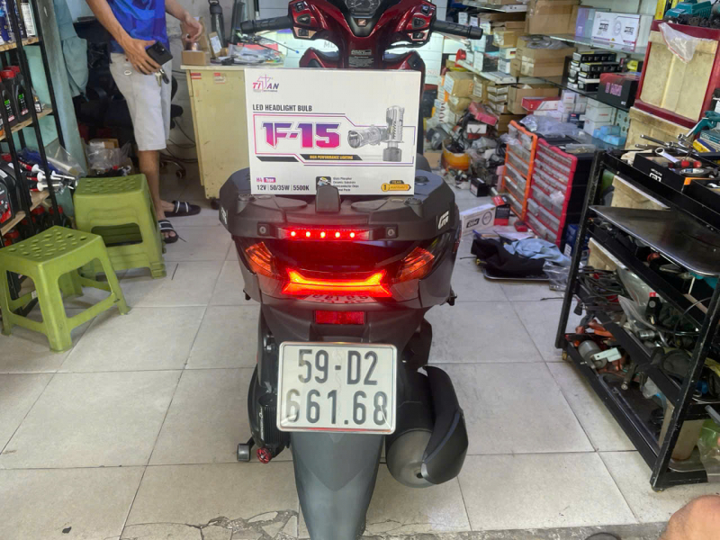 Độ đèn nâng cấp ánh sáng Bi Led Mini Titan Moto F15 cho xe Lead